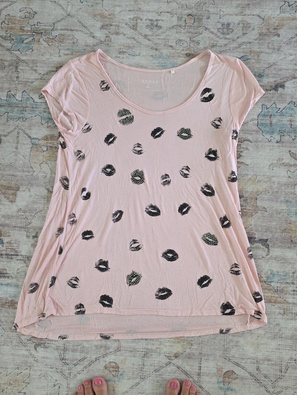 Guess Pale Pink Short-Sleeve Scoop Neck Tee with Black Kiss Motif